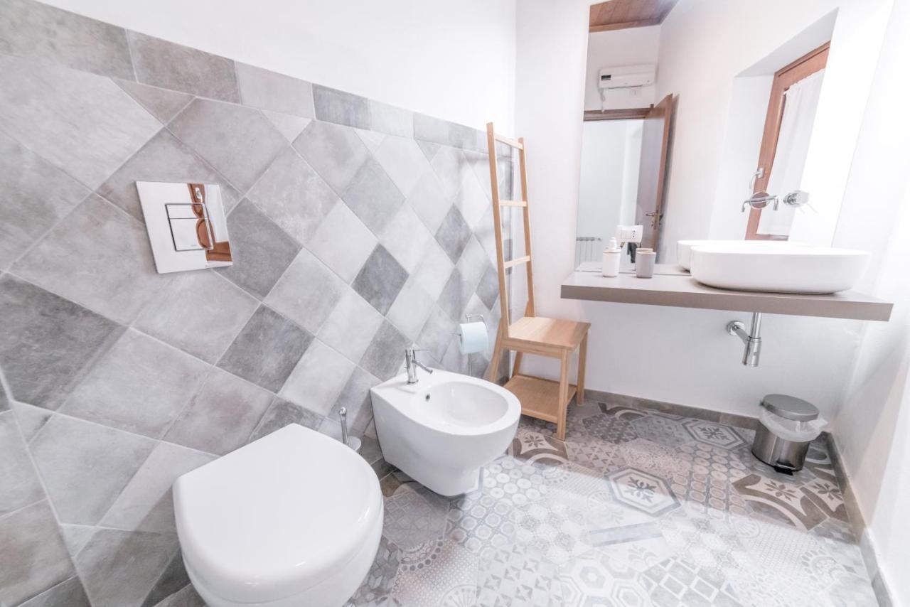 Yenne Rooms Wifi-AC Cagliari Eksteriør billede